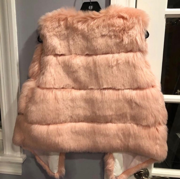 Pink faux fur vest - Picture 5 of 6